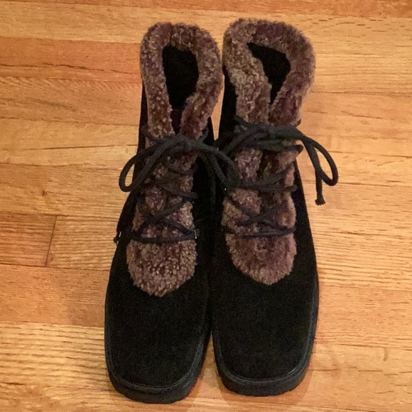 Stuart Weitzman Shoes - Stuart Weitzman Lace Up Shearling Boots size 7